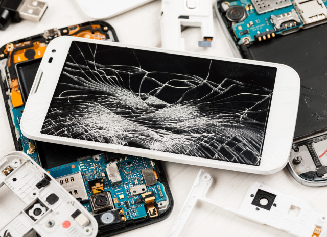 Kırık Telefon Ekranı